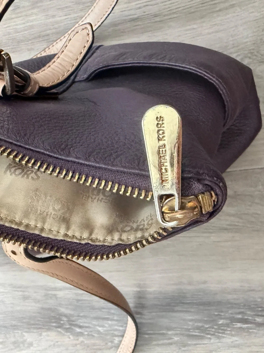 Michael Kors Jet Set Leather Tote in Purple